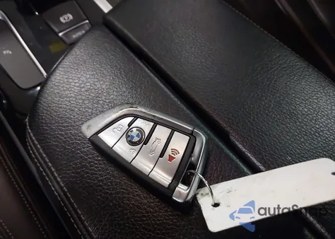 2020 BMW 530I xDrive z USA, uszkodzony, nr VIN WBAJR7C06LWW65207